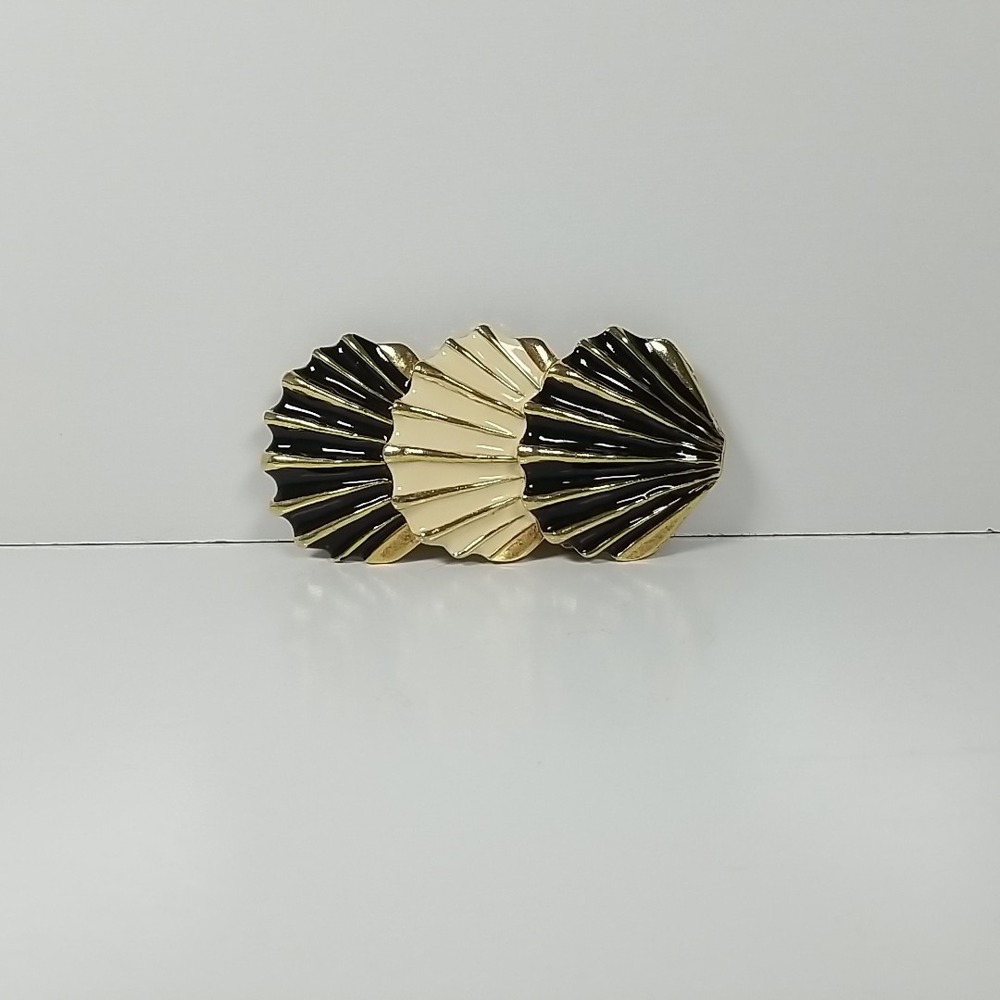 Clam Shell Shaped Black, White, Gold Enamel Girls Women's Belt Buckle